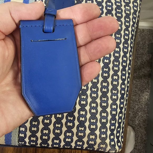 Tory Burch Gemini Link With Gold Chain Straps Blue and Cream Patterned Tote - Picture 7 of 16